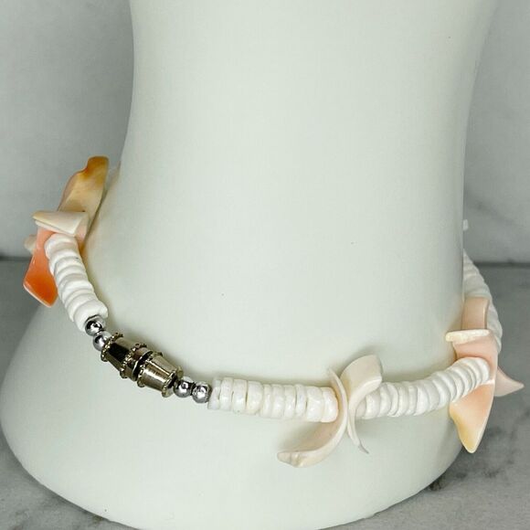 White Chip Shell Beaded Bracelet - Picture 8 of 9